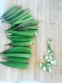 家常菜白灼秋葵做法图解2)
