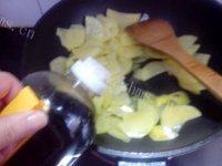 家常菜青椒炒土豆片做法图解6)
