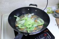 家常菜鸭血粉丝汤做法图解9)