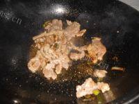 家常菜蒜薹木耳炒肉丝做法图解5)
