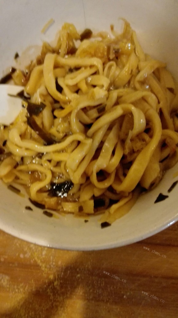 喷香的油泼面