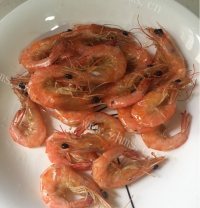 美味的避风塘炒虾做法图解3)