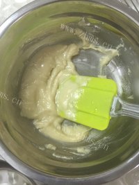 自制炼乳棉花蛋糕做法图解3)