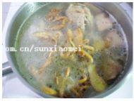 美味的黄蘑鸡汤