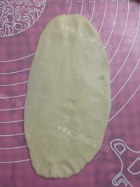唇齿留香的豆沙菊花酥做法图解8)