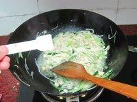 家常菜黄瓜炒金针菇做法图解6)