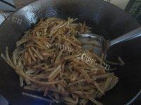 美味的咸菜炒肉做法图解9)