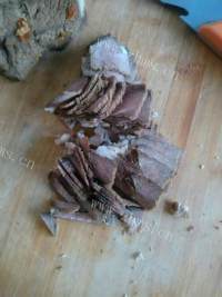 家常菜青椒牛肉片做法图解2)