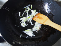 家常菜葱烧豆腐做法图解4)