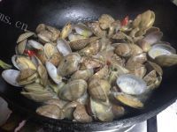美味的麻辣花蛤做法图解9)