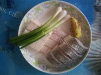美味的鲈鱼豆腐汤做法图解1)