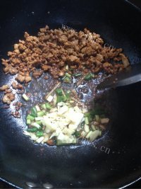 家常菜红烧肉末茄子做法图解7)