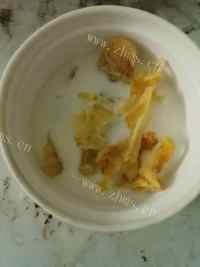 美味的牛奶炖花胶做法图解3)