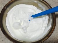 自制香葱肉松蛋糕卷做法图解3)