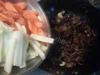 榛蘑白菜肉丸汤的做法图解四