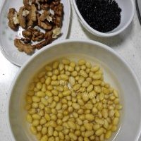 最喜欢吃的黑米核桃豆浆的做法图解一