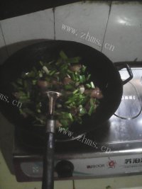家常菜大蒜炒腊肉做法图解4)