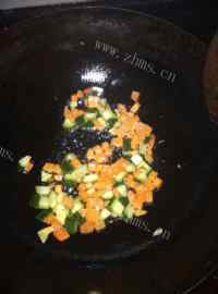 美味的菠萝炒饭做法图解4)