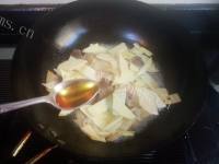 美味的咸肉炒冬笋做法图解6)