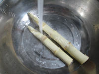 美味鲜香的咸肉鞭笋豆腐汤做法图解2)