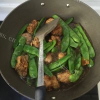 可口的排骨炖豆角做法图解6)
