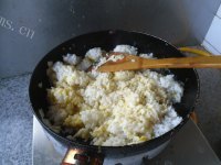 喷香的火腿蛋炒饭做法图解9)