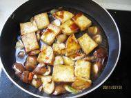 家常菜蚝油香菇豆腐做法图解6)