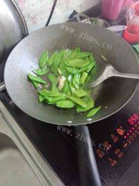 家常菜清炒荷兰豆做法图解4)