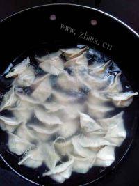 美味可口的韭菜猪肉饺子做法图解6)