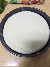 自制火腿披萨做法图解4)