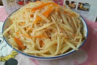 家常菜胡萝卜炒土豆丝