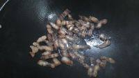 诱人的腊肉炒菜花做法图解6)