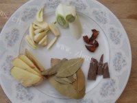 滋补的炖棒子骨做法图解2)