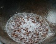 诱人的酱汁鸡丁做法图解3)