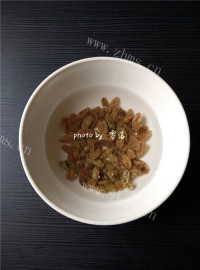 健康的南瓜葡萄干玛芬做法图解2)