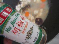 营养丰富的香菇豆腐鲫鱼汤做法图解9)