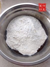 自制红豆沙月饼做法图解3)