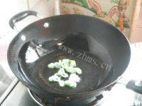 绿豆芽豆腐干炒肉丝做法图解7)