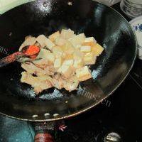 家常菜豆腐煮鱼做法图解8)