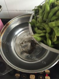 美味营养的五香毛豆做法图解2)
