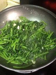 香喷喷的清炒空心菜做法图解7)