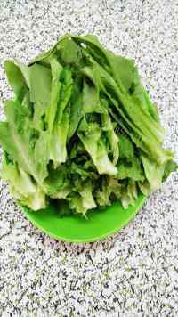 喷香的蒜蓉油麦菜做法图解1)