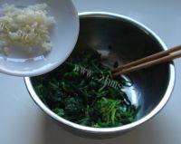 下饭的凉拌菠菜做法图解6)
