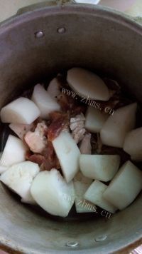 香飘十里的萝卜炖牛肉做法图解4)
