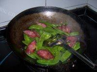 「DIY」荷兰豆炒腊肠做法图解5)