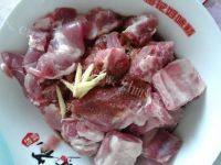 家常菜糯米蒸排骨做法图解2)