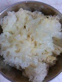 家常雪梨银耳瘦肉汤做法图解3)