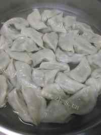 热腾腾的三鲜韭花水饺做法图解8)