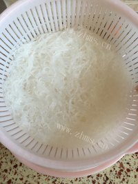 美味的蒜蓉粉丝蒸开背虾做法图解7)