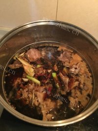 羊蝎子火锅做法图解5)